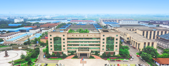 剑南春掉队300亿目标沦为泡影：T9不见乔愚，营收个位数增长，水晶剑遭低价冲击
