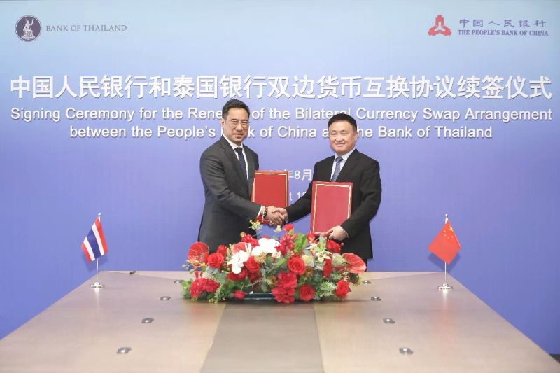 中国人民银行行长潘功胜会见泰国银行行长社他布•素提瓦纳吕布并续签货币互换协议