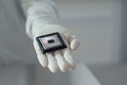 Alphabet股价上涨5%，谷歌吹捧“突破性”量子芯片