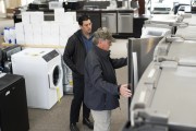 电视、电脑、汽车……美民众担忧物价上涨狂囤“大件”