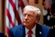 关税何时加、幅度有多大？特朗普颠三倒四的语言风格留下一堆谜语