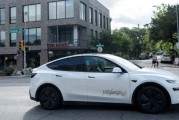 特斯拉Robotaxi在奥斯汀的事故被摄像头捕捉 引发监管机构关注