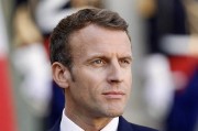 马克龙任命长期盟友前国防部长勒科努为法国新总理