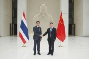 中国人民银行行长潘功胜会见泰国银行行长社他布•素提瓦纳吕布并续签货币互换协议