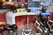 能摊煎饼、会做咖啡，还能独自经营便利店！万亿级机器人市场，“京东们”正在翻倍投入