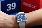 战力爆“表”？瑞士Swatch推出特别款手表 专门嘲讽特朗普关税