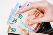 如何理解股汇双杀现象？它对金融市场有何影响？