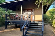 中国母女斯里兰卡旅游在酒店遇入室抢劫，当地警方已展开调查 涉事酒店仍在跟团游行程安排内