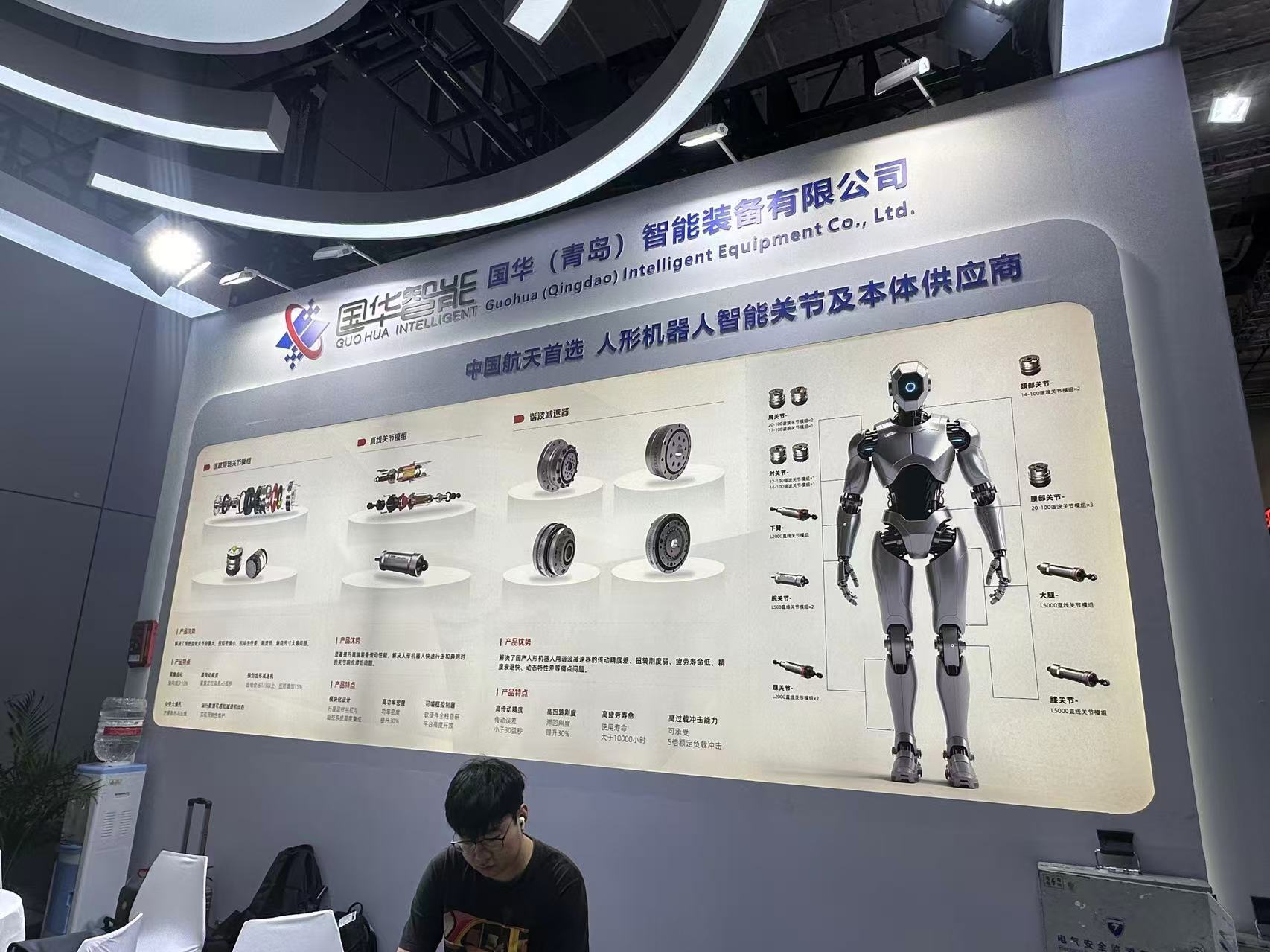 涉及光刻胶、高端机床……上海发布首批中试平台 机器人“吸睛”落地应用加速｜直击2025上海工博会